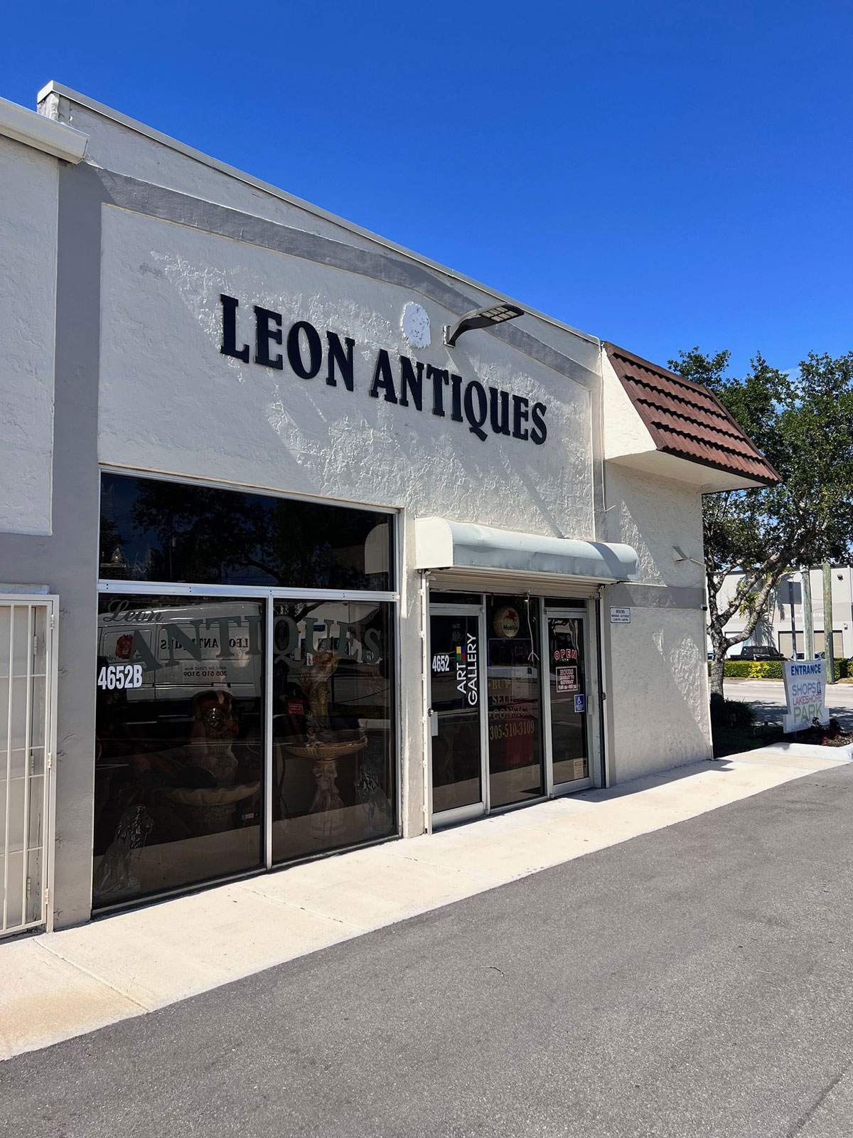 Leon Antiques